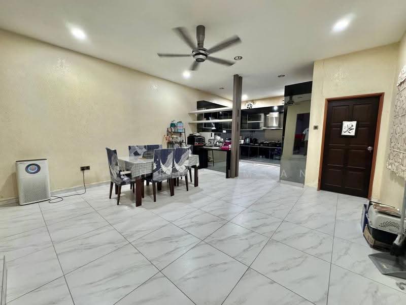Cluster House for Sale in Taman Scientex Pasir Gudang (Pasir Gudang) - Fakhrul Imlan - Dining Room - PropertyGuru.com.my