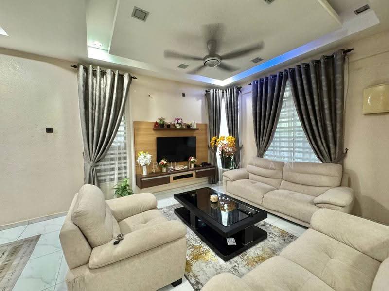 Cluster House for Sale in Taman Scientex Pasir Gudang (Pasir Gudang) - Fakhrul Imlan - Living Room - PropertyGuru.com.my
