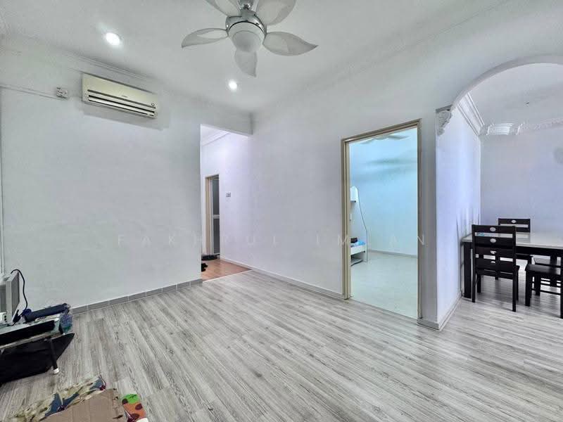 1-storey Terraced House for Sale in Taman Daya (Johor Bahru) - Fakhrul Imlan - Living Room - PropertyGuru.com.my