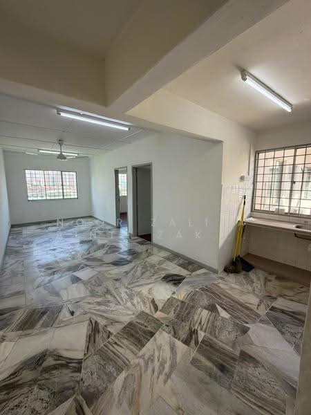 Apartment for Sale at Iris Apartment - Noor Zalifa Binti Zakaria - Living Room - PropertyGuru.com.my