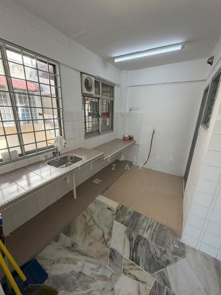 Apartment for Sale at Iris Apartment - Noor Zalifa Binti Zakaria - Kitchen - PropertyGuru.com.my