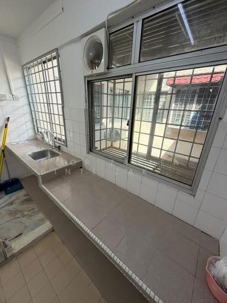 Apartment for Sale at Iris Apartment - Noor Zalifa Binti Zakaria - Kitchen - PropertyGuru.com.my