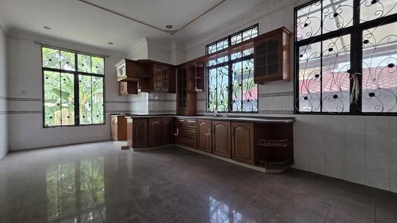 Bungalow House untuk Dijual di Kota Kemuning (Shah Alam) - J J - Kitchen - PropertyGuru.com.my