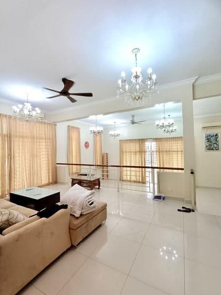 Rumah Berkembar untuk Disewa di Sungai Ara @ 3 Storey Semi D (Sungai Ara) - Gan Chun Kai - Living Room - PropertyGuru.com.my