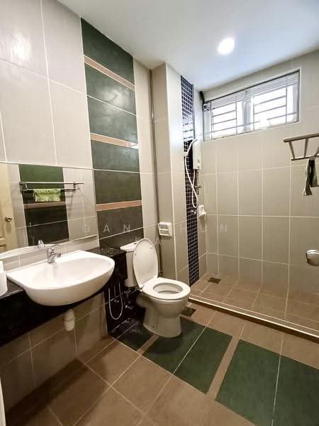 Rumah Berkembar untuk Disewa di Sungai Ara @ 3 Storey Semi D (Sungai Ara) - Gan Chun Kai - Bathroom - PropertyGuru.com.my