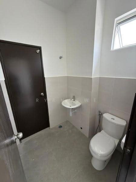 Rumah Teres 2-Tingkat untuk Dijual di Taman Sri Mewah (Klang) - Ryan Swe - Bathroom - PropertyGuru.com.my