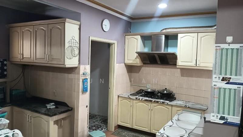 Rumah Bandar untuk Disewa di Taman Equine (Seri Kembangan) - June Tan - Kitchen - PropertyGuru.com.my
