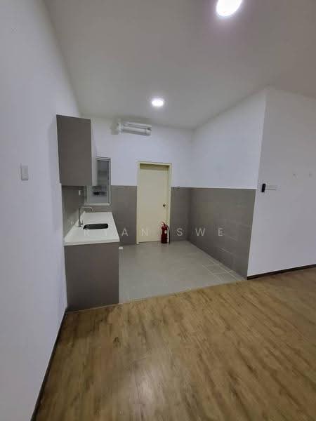 Condominium for Sale at Lakefront Homes - Ryan Swe - Kitchen - PropertyGuru.com.my
