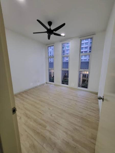 Condominium for Sale at Lakefront Homes - Ryan Swe - Bedroom - PropertyGuru.com.my
