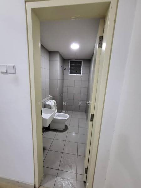 Condominium for Sale at Lakefront Homes - Ryan Swe - Bathroom - PropertyGuru.com.my
