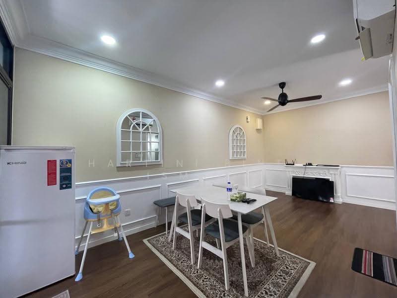 Rumah Bandar untuk Dijual di Puncak Alam (Selangor) - Hartini Binti Ismail - Dining Room - PropertyGuru.com.my