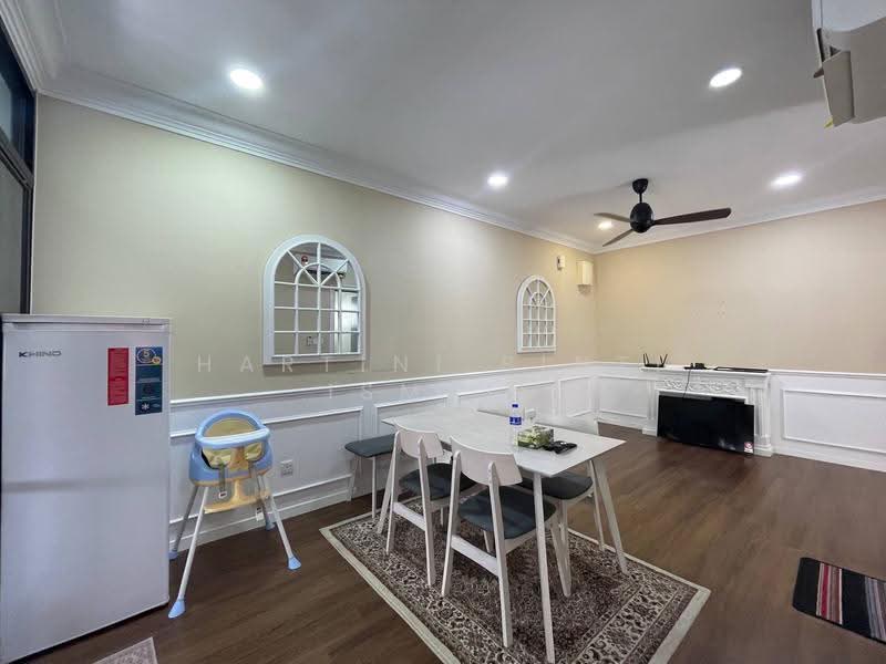 Rumah Bandar untuk Dijual di Puncak Alam (Selangor) - Hartini Binti Ismail - Dining Room - PropertyGuru.com.my