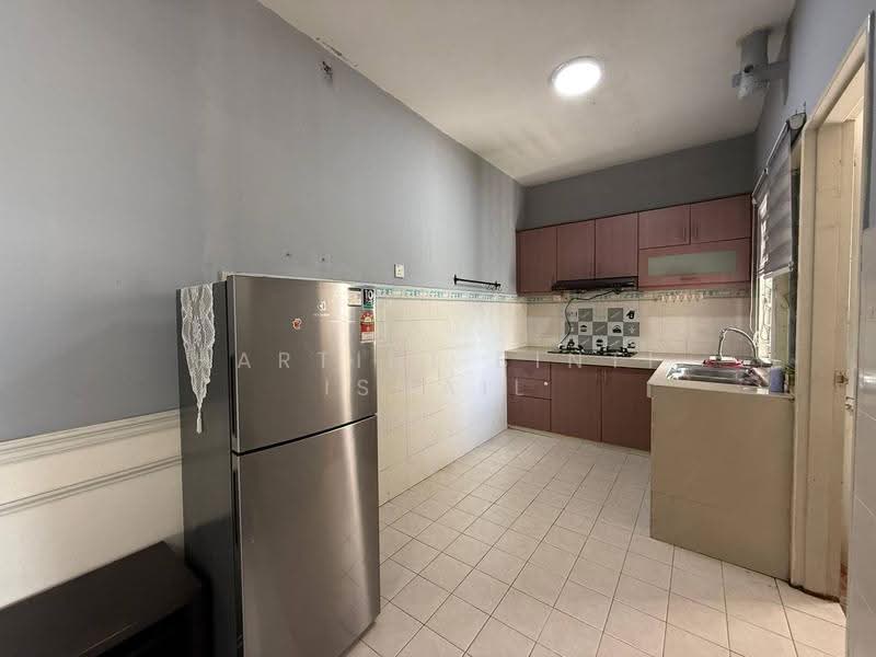 Pangsapuri untuk Dijual di Pangsapuri Mayang (Puncak Jalil) - Hartini Binti Ismail - Kitchen - PropertyGuru.com.my