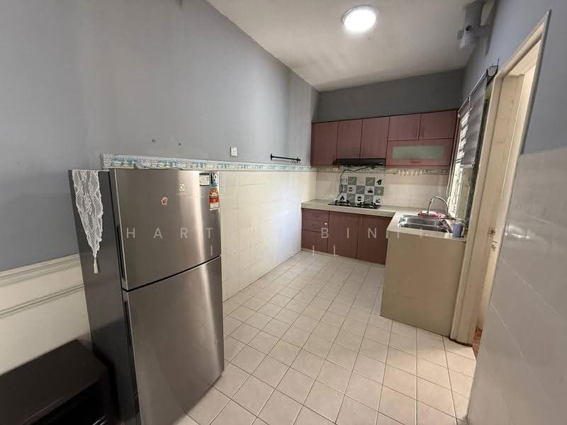 Pangsapuri untuk Dijual di Pangsapuri Mayang (Puncak Jalil) - Hartini Binti Ismail - Kitchen - PropertyGuru.com.my