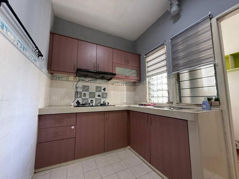 Pangsapuri untuk Dijual di Pangsapuri Mayang (Puncak Jalil) - Hartini Binti Ismail - Kitchen - PropertyGuru.com.my
