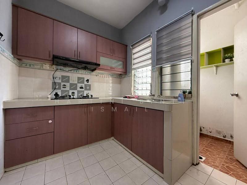 Pangsapuri untuk Dijual di Pangsapuri Mayang (Puncak Jalil) - Hartini Binti Ismail - Kitchen - PropertyGuru.com.my
