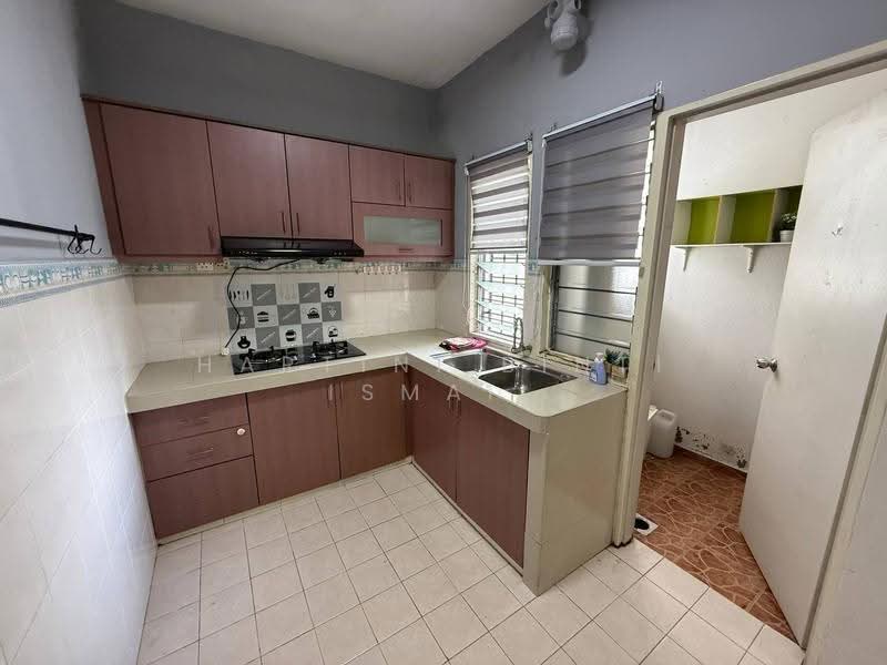 Pangsapuri untuk Dijual di Pangsapuri Mayang (Puncak Jalil) - Hartini Binti Ismail - Kitchen - PropertyGuru.com.my
