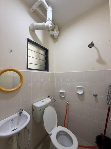 Pangsapuri untuk Dijual di Pangsapuri Mayang (Puncak Jalil) - Hartini Binti Ismail - Bathroom - PropertyGuru.com.my