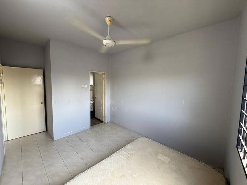 Pangsapuri untuk Dijual di Pangsapuri Mayang (Puncak Jalil) - Hartini Binti Ismail - Bedroom - PropertyGuru.com.my