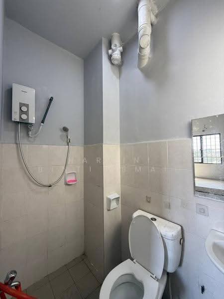 Pangsapuri untuk Dijual di Pangsapuri Mayang (Puncak Jalil) - Hartini Binti Ismail - Bathroom - PropertyGuru.com.my