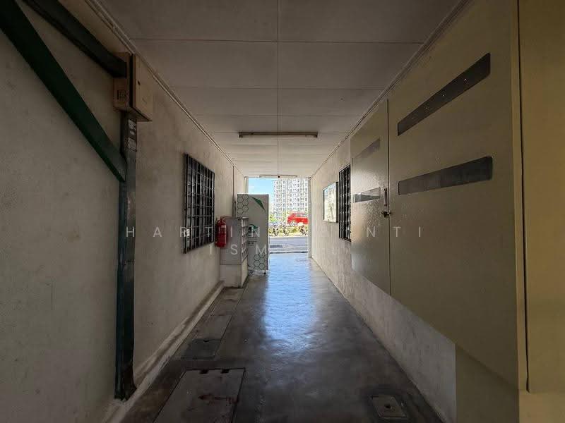 Pangsapuri untuk Dijual di Pangsapuri Mayang (Puncak Jalil) - Hartini Binti Ismail - Corridor - PropertyGuru.com.my