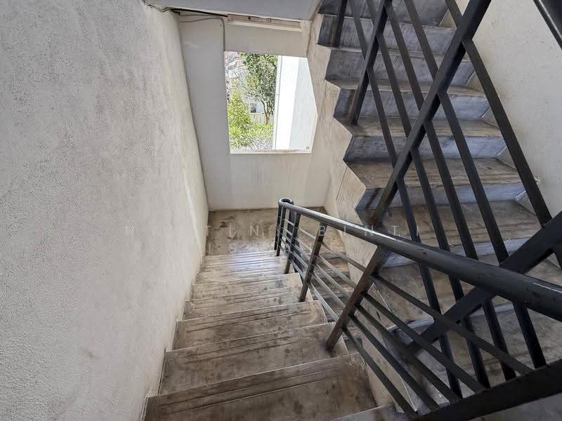 Pangsapuri untuk Dijual di Pangsapuri Mayang (Puncak Jalil) - Hartini Binti Ismail - Corridor - PropertyGuru.com.my