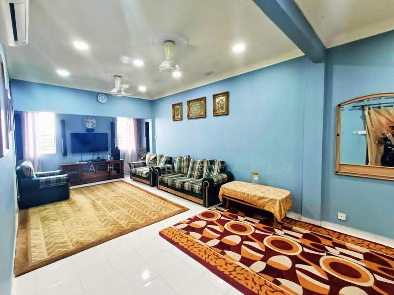 Pangsapuri untuk Dijual di Pangsapuri Desa Subang - Ahmad Syafiq - Living Room - PropertyGuru.com.my