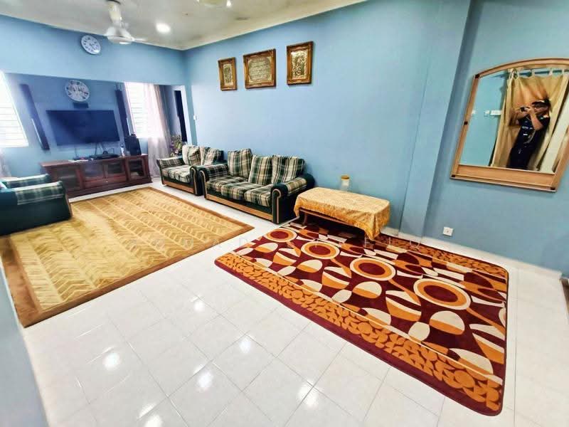 Pangsapuri untuk Dijual di Pangsapuri Desa Subang - Ahmad Syafiq - Living Room - PropertyGuru.com.my