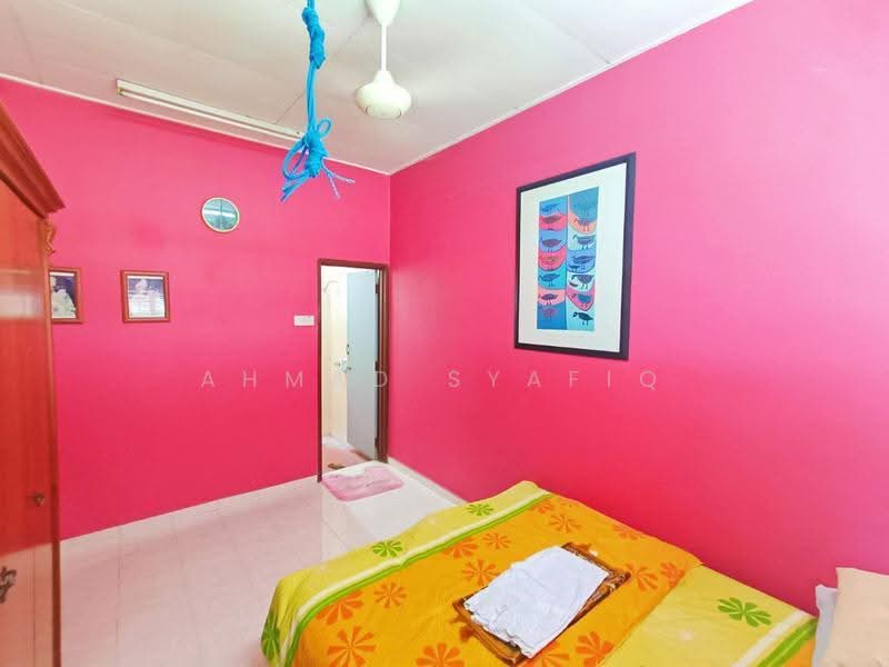 Pangsapuri untuk Dijual di Pangsapuri Desa Subang - Ahmad Syafiq - Bedroom - PropertyGuru.com.my
