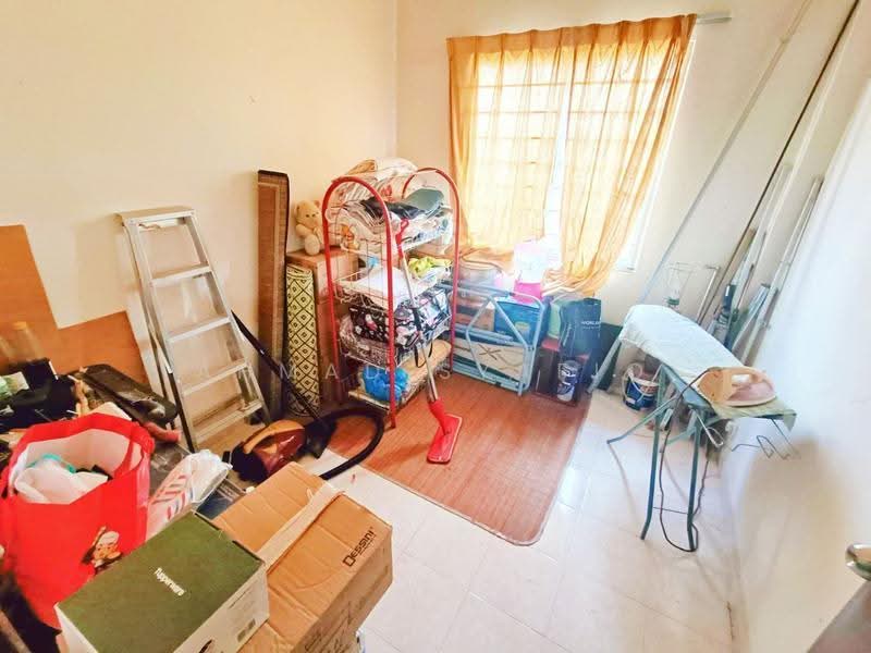 Pangsapuri untuk Dijual di Pangsapuri Desa Subang - Ahmad Syafiq - Bedroom - PropertyGuru.com.my
