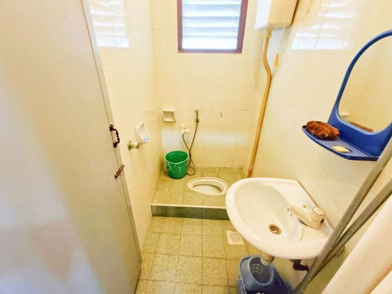 Pangsapuri untuk Dijual di Pangsapuri Desa Subang - Ahmad Syafiq - Bathroom - PropertyGuru.com.my