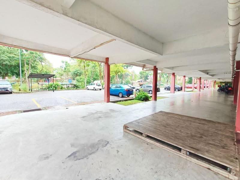 Pangsapuri untuk Dijual di Pangsapuri Desa Subang - Ahmad Syafiq - Car Park - PropertyGuru.com.my