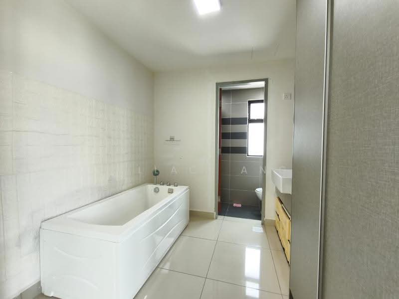 Kediaman Servis untuk Disewa di G Residence - Wallace Ang - Bathroom - PropertyGuru.com.my