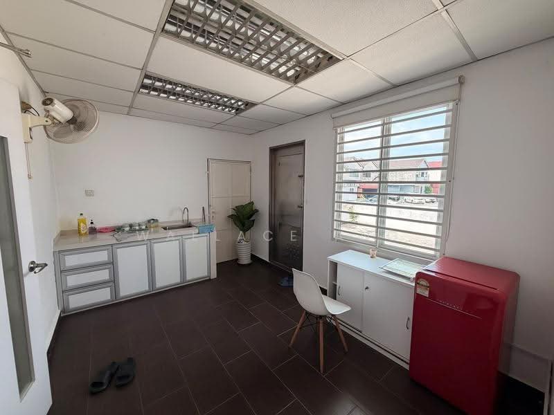 Shop for Rent in Taman Molek (Johor Bahru) - Wallace Ang - Kitchen - PropertyGuru.com.my