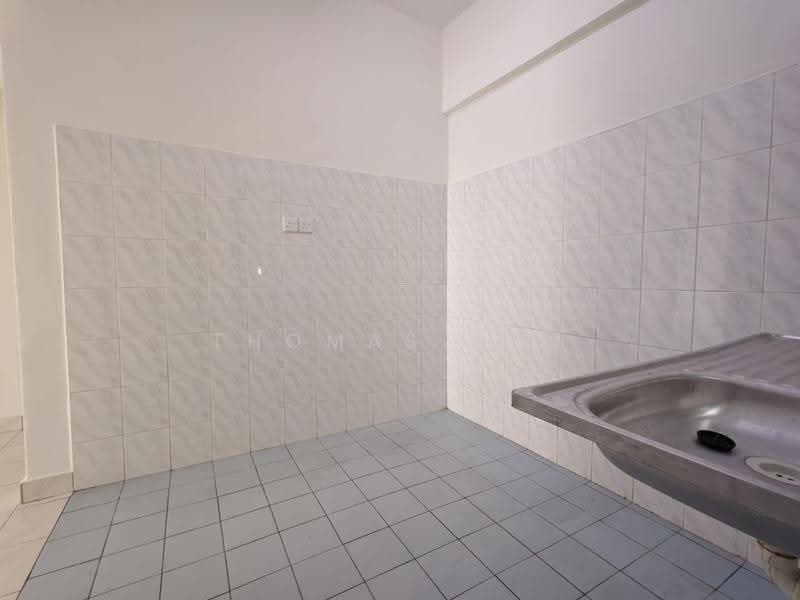 Kediaman Servis untuk Dijual di Brunsfield Riverview - Thomas Ngu - Kitchen - PropertyGuru.com.my