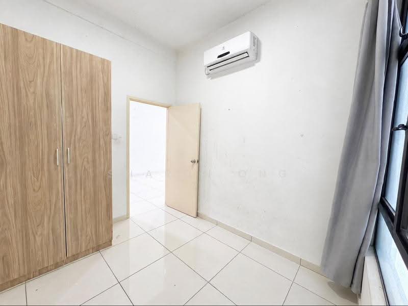 Kediaman Servis untuk Dijual di D'Summit Residences - Sharon Ong - Bedroom - PropertyGuru.com.my