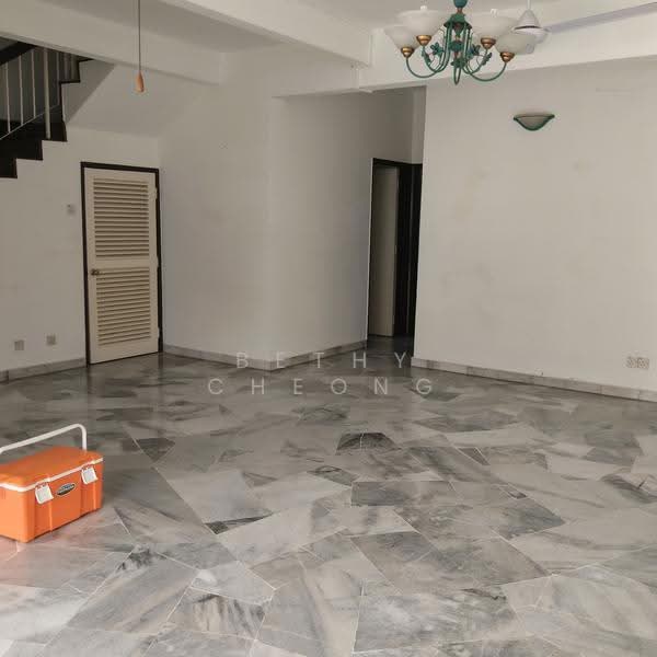 Rumah Teres 2-Tingkat untuk Disewa di Usj 4 (Subang Jaya) - Bethy Cheong - Living Room - PropertyGuru.com.my