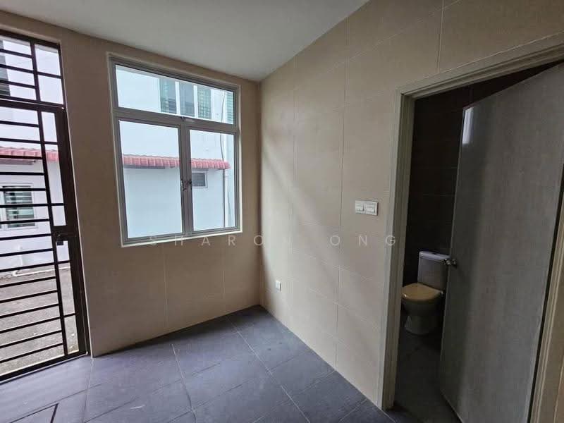 2-storey Terraced House for Sale in Bandar Putra Kulai (Kulai) - Sharon Ong - Bathroom - PropertyGuru.com.my
