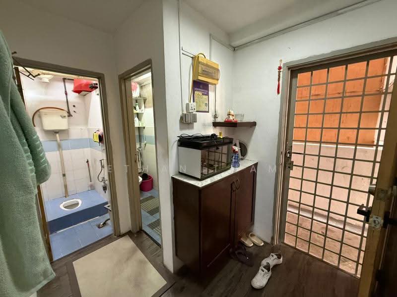 Rumah Flat untuk Dijual di PPR Kampung Baru Air Panas - Ethan Tham - Bathroom - PropertyGuru.com.my