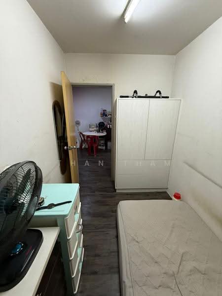 Rumah Flat untuk Dijual di PPR Kampung Baru Air Panas - Ethan Tham - Bedroom - PropertyGuru.com.my