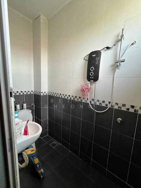 Rumah Teres 2-Tingkat untuk Dijual di Usj 1 (Subang Jaya) - Bethy Cheong - Bathroom - PropertyGuru.com.my