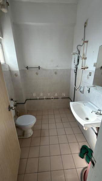Condominium for Rent at Ridzuan Condominium - Bryan Yeoh - Bathroom - PropertyGuru.com.my