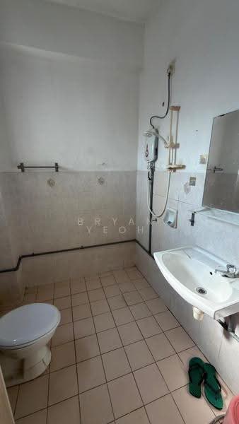 Condominium for Rent at Ridzuan Condominium - Bryan Yeoh - Bathroom - PropertyGuru.com.my