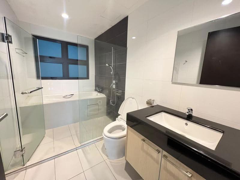 Pangsapuri untuk Disewa di Molek Pine 4 - Chloe Shum - Bathroom - PropertyGuru.com.my