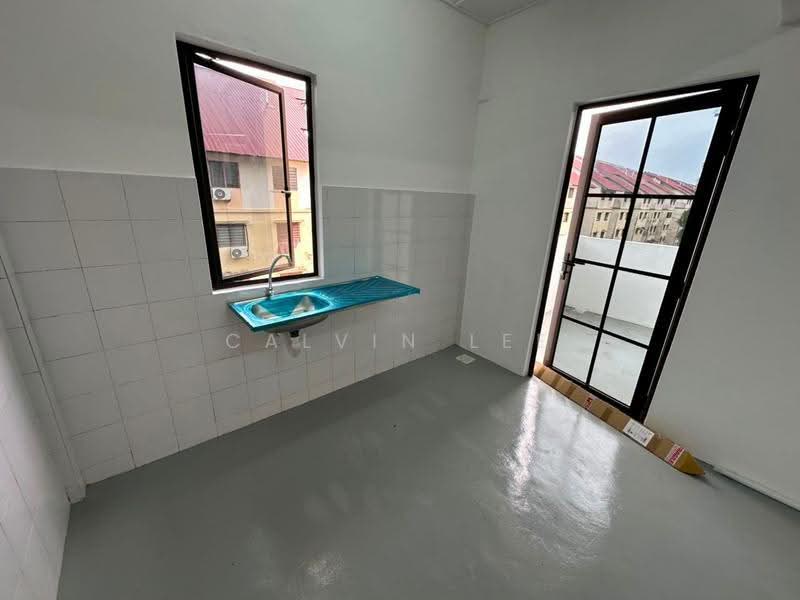 Flat for Sale at Flat Daisy - Calvin Lee - Kitchen - PropertyGuru.com.my
