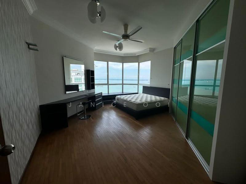 Kondominium untuk Disewa di Gurney Beach Resort - Janice Ooi - Bedroom - PropertyGuru.com.my