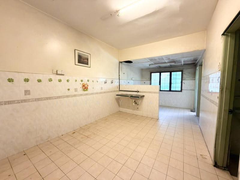 Rumah Teres 2-Tingkat untuk Dijual di Bandar Country Homes (Rawang) - Tiffany Yang - Kitchen - PropertyGuru.com.my
