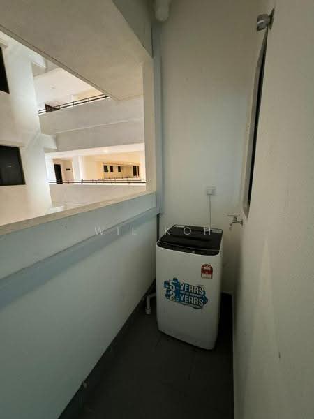Kediaman Servis untuk Disewa di MKH Boulevard II - Wil Koh - Balcony - PropertyGuru.com.my