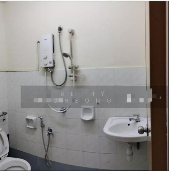 Pangsapuri untuk Dijual di Pangsapuri Jati 2 - Bethy Cheong - Bathroom - PropertyGuru.com.my