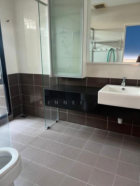 3-storey Terraced House for Rent in Bandar Bayan Bahru (Bayan Lepas) - Xinnee . - Bathroom - PropertyGuru.com.my